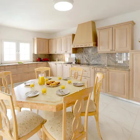 Willa Luxury Puerto Del Carmen 4 Bedrooms La Perla Modern Furnishings