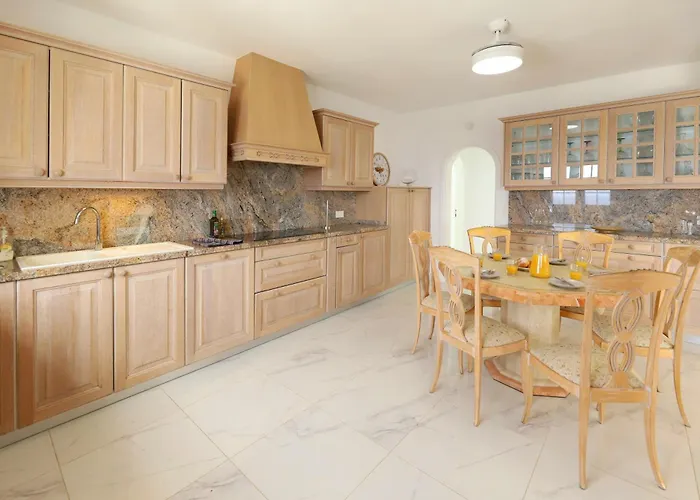 Luxury Puerto Del Carmen 4 Bedrooms La Perla Modern Furnishings *