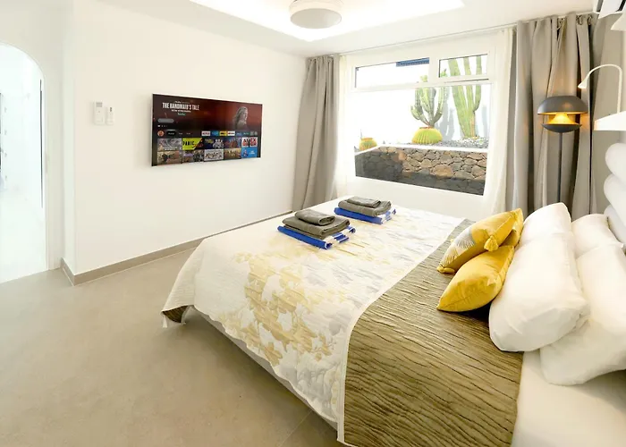 Luxury Puerto Del Carmen 4 Bedrooms La Perla Modern Furnishings