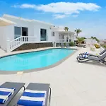 Luxury Puerto Del Carmen 4 Bedrooms La Perla Modern Furnishings Вилла