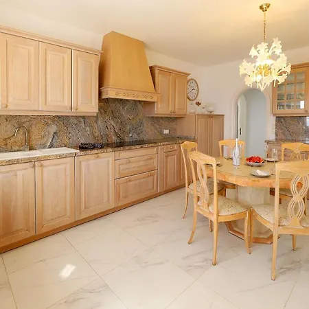 Luxury Puerto Del Carmen - 4 Bedrooms - La Perla Modern Furnishings Stunning Sea Views Villa Tias