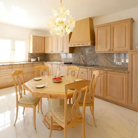 Luxury Puerto Del Carmen - 4 Bedrooms - La Perla Modern Furnishings Stunning Sea Views * Tias