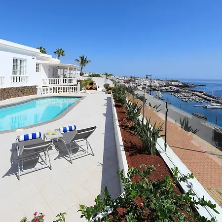 Villa Luxury Puerto Del Carmen - 4 Bedrooms - La Perla Modern Furnishings Stunning Sea Views *