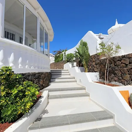 Luxury Puerto Del Carmen - 4 Bedrooms - La Perla Modern Furnishings Stunning Sea Views Villa
