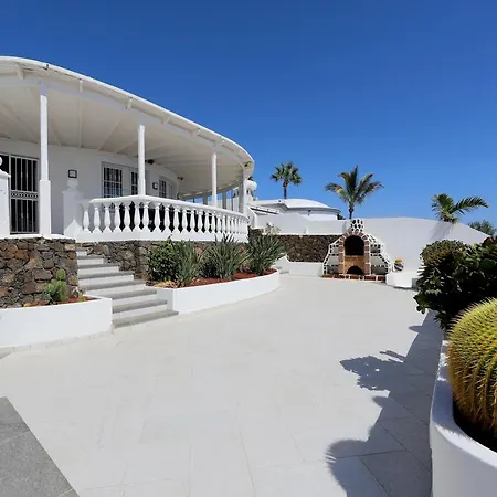 Luxury Puerto Del Carmen - 4 Bedrooms - La Perla Modern Furnishings Stunning Sea Views Tias