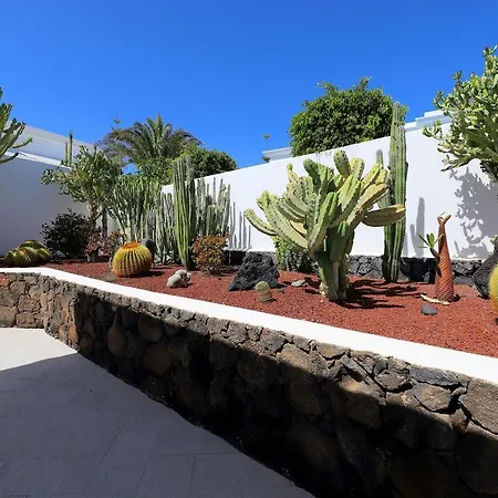 Luxury Puerto Del Carmen - 4 Bedrooms - La Perla Modern Furnishings Stunning Sea Views *