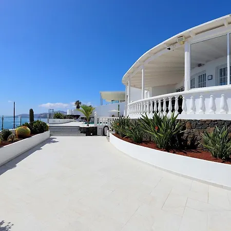 Luxury Puerto Del Carmen - 4 Bedrooms - La Perla Modern Furnishings Stunning Sea Views Villa *
