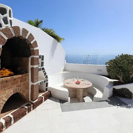 Villa Luxury Puerto Del Carmen - 4 Bedrooms - La Perla Modern Furnishings Stunning Sea Views