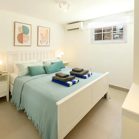 Villa Luxury Puerto Del Carmen - 4 Bedrooms - La Perla Modern Furnishings Stunning Sea Views *