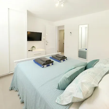 Luxury Puerto Del Carmen - 4 Bedrooms - La Perla Modern Furnishings Stunning Sea Views * Tias