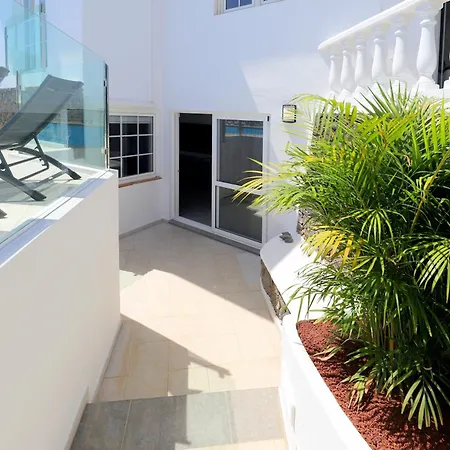 Luxury Puerto Del Carmen - 4 Bedrooms - La Perla Modern Furnishings Stunning Sea Views Villa *