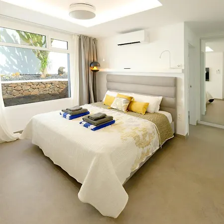 Вилла Luxury Puerto Del Carmen 4 Bedrooms Lapela Modern Furnishings *