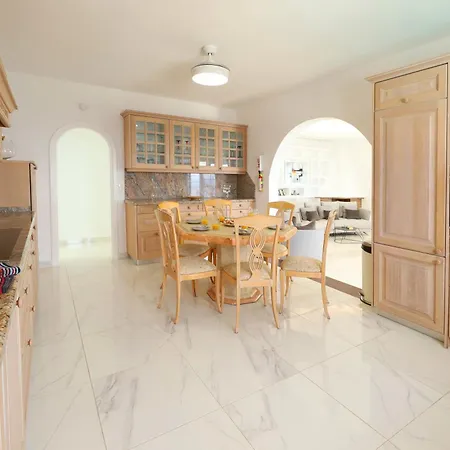 Luxury Puerto Del Carmen - 4 Bedrooms - La Perla Modern Furnishings Stunning Sea Views Tias