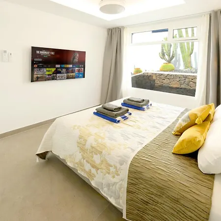 Luxury Puerto Del Carmen - 4 Bedrooms - La Perla Modern Furnishings Stunning Sea Views