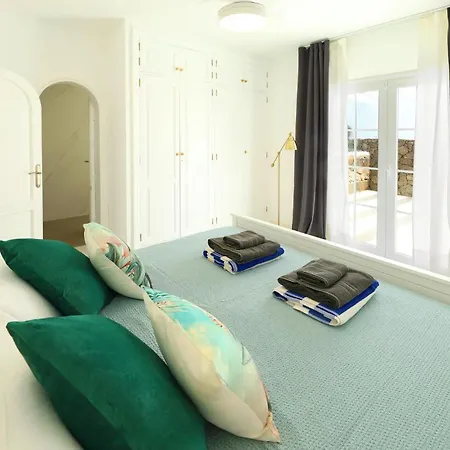 Luxury Puerto Del Carmen - 4 Bedrooms - La Perla Modern Furnishings Stunning Sea Views Tias