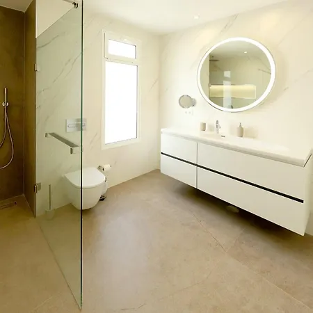 Luxury Puerto Del Carmen - 4 Bedrooms - La Perla Modern Furnishings Stunning Sea Views Villa Tias