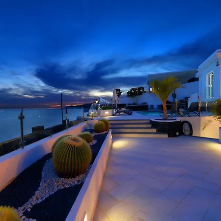 Luxury Puerto Del Carmen - 4 Bedrooms - La Perla Modern Furnishings Stunning Sea Views Villa *