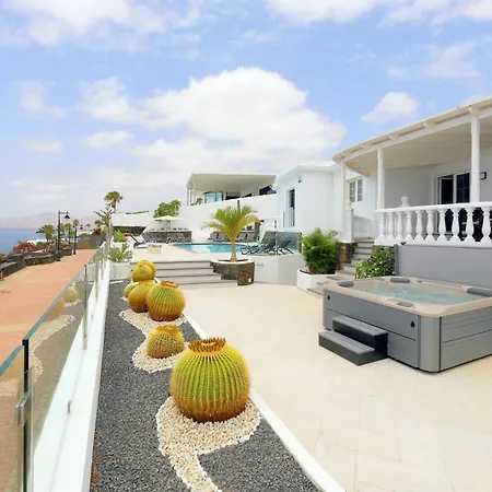 Villa Luxury Puerto Del Carmen - 4 Bedrooms - La Perla Modern Furnishings Stunning Sea Views *