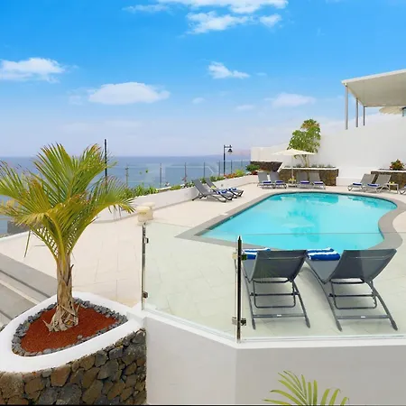 Luxury Puerto Del Carmen - 4 Bedrooms - La Perla Modern Furnishings Stunning Sea Views Villa Tias