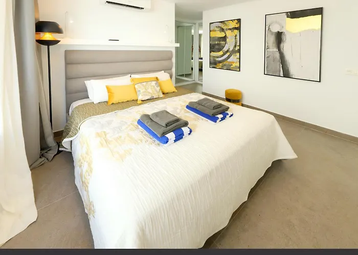 Luxury Puerto Del Carmen 4 Bedrooms La Perla Modern Furnishings