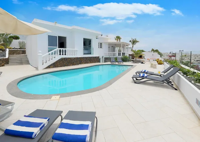 Luxury Puerto Del Carmen 4 Bedrooms La Perla Modern Furnishings 빌라