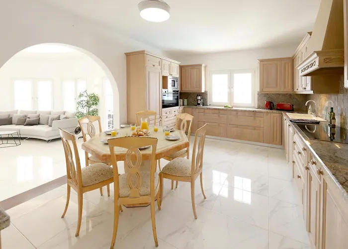 Luxury Puerto Del Carmen 4 Bedrooms La Perla Modern Furnishings