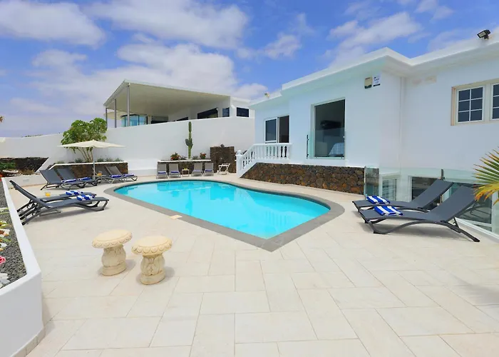 Luxury Puerto Del Carmen 4 Bedrooms La Perla Modern Furnishings * 티아즈