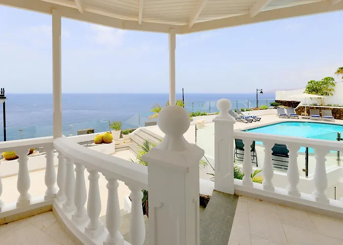 Luxury Puerto Del Carmen 4 Bedrooms La Perla Modern Furnishings 빌라