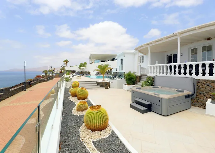 Luxury Puerto Del Carmen 4 Bedrooms La Perla Modern Furnishings