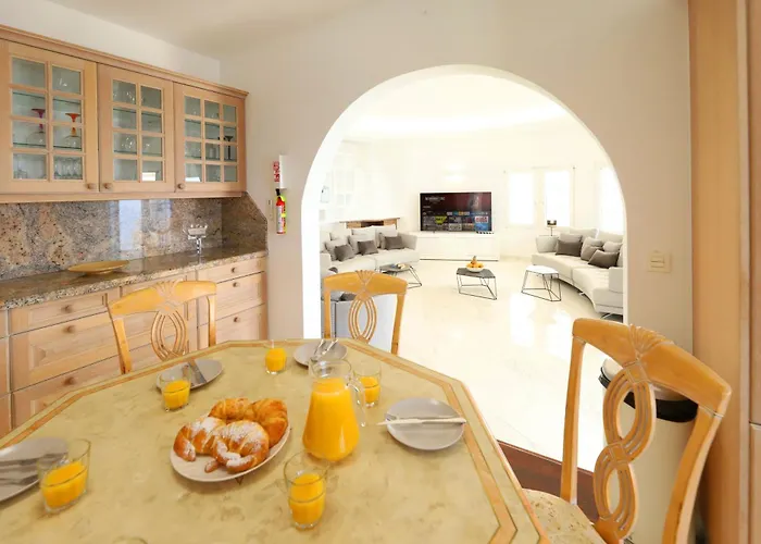 Luxury Puerto Del Carmen 4 Bedrooms La Perla Modern Furnishings 빌라